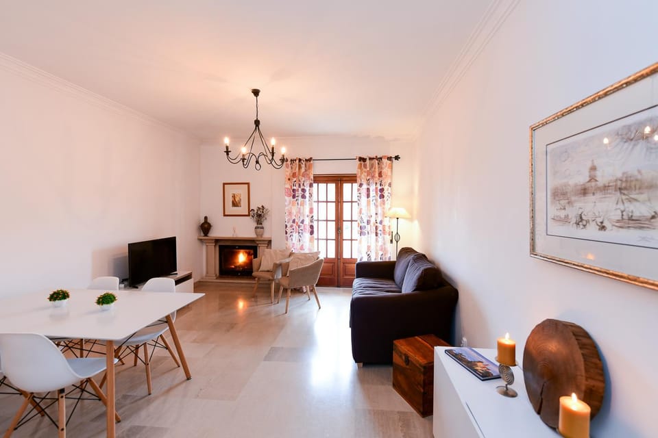 Living room, Decorative detail, Seating area, Dining area