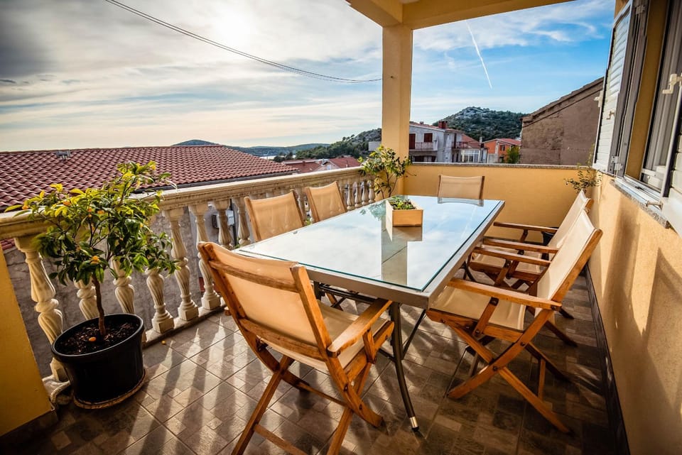 View (from property/room), Balcony/Terrace