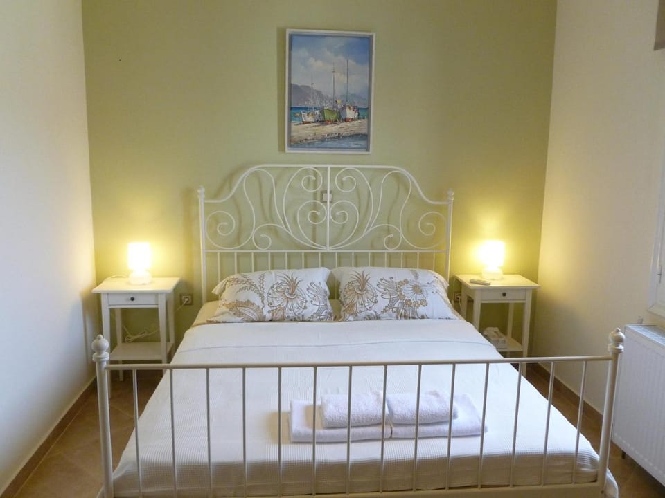Ktima Pyroessa Apartments - Yellow Apartment Apartment in Decentralized Administration of the Aegean