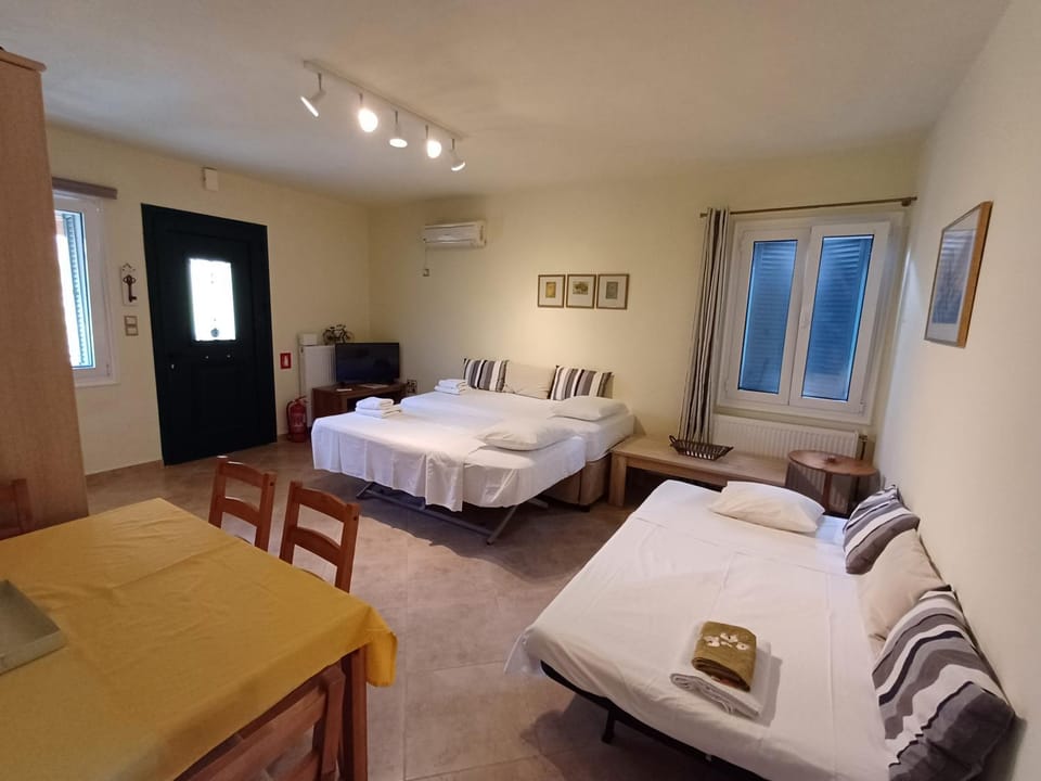 Ktima Pyroessa Apartments - Yellow Apartment Apartment in Decentralized Administration of the Aegean