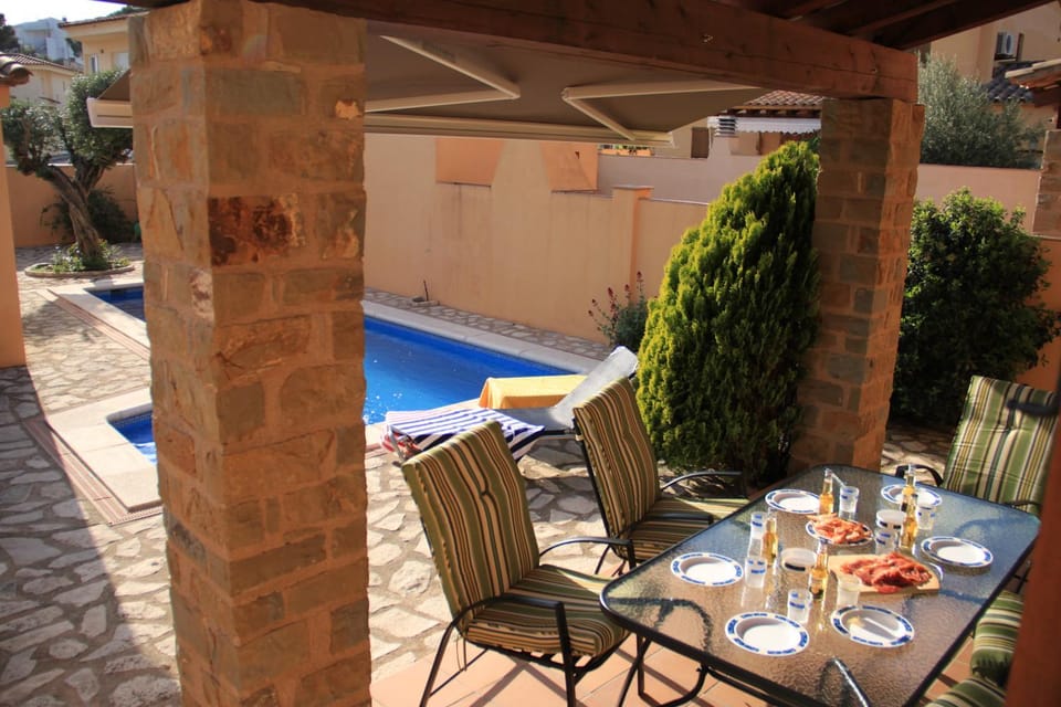 Swimming pool, Swimming pool