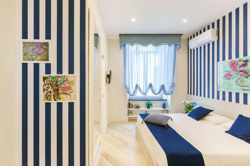 Bed, Photo of the whole room, Decorative detail, Bedroom