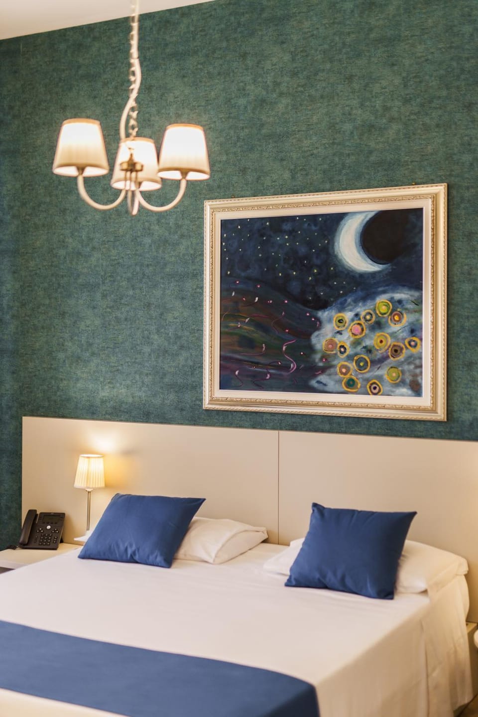 Bed, Photo of the whole room, Decorative detail, Bedroom
