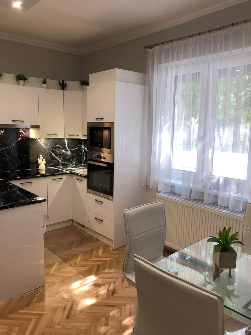 Kitchen or kitchenette, dishwasher, oven, stove