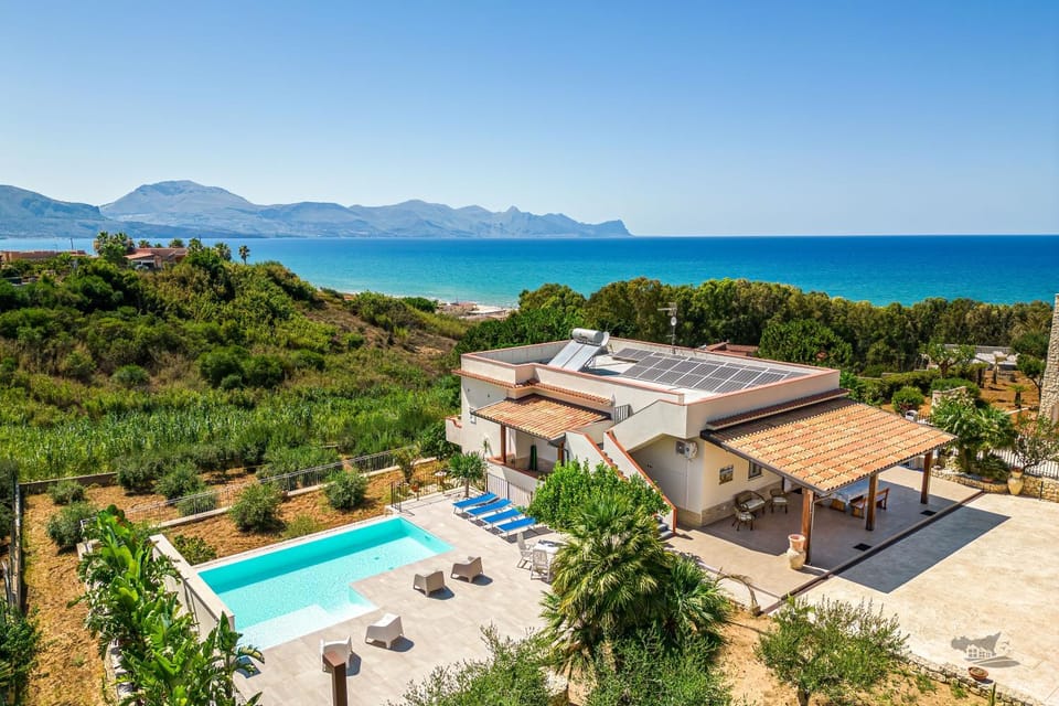 Property building, Natural landscape, Garden, Solarium, Mountain view, Pool view, Sea view, Swimming pool, Swimming pool, sunbed