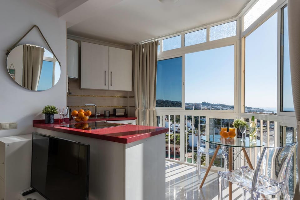 Restaurant/places to eat, Spring, Day, Night, Winter, Summer, Kitchen or kitchenette, Dining area, Beach, Autumn, Mountain view, Mountain view, Pool view, Pool view, Sea view, Sea view, Sunrise, Sunset, young children, young children, older children, older children, group of guests, Family, Family