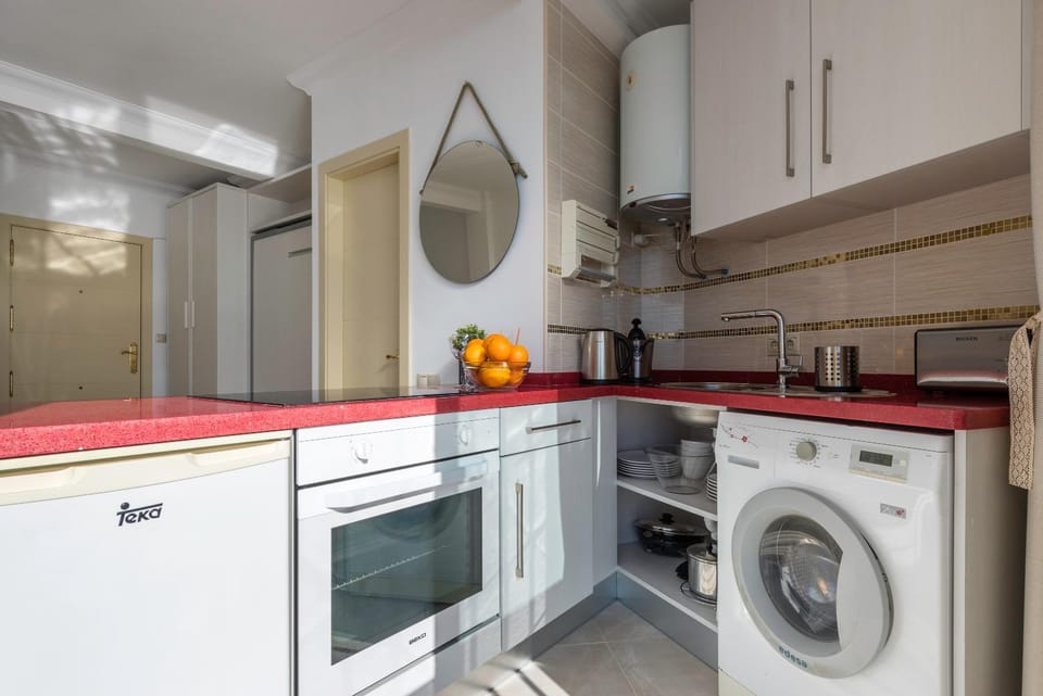 BBQ facilities, Kitchen or kitchenette, Dining area, children, young children, older children, group of guests, Family
