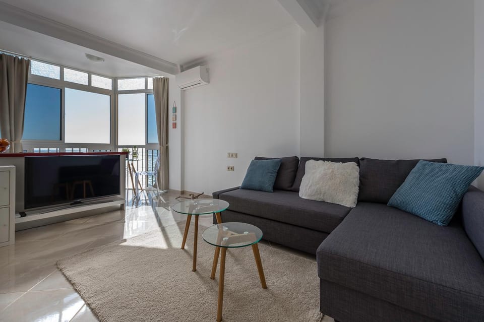 Day, Night, TV and multimedia, Living room, Seating area, Hiking, Bedroom, Pets, Sunrise