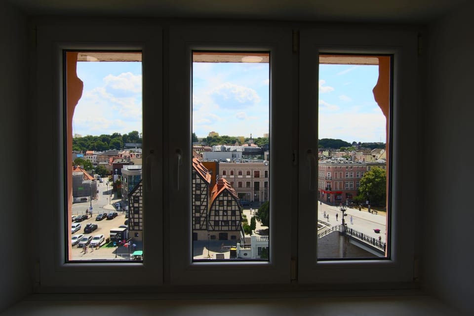 City view, Landmark view, River view, Street view