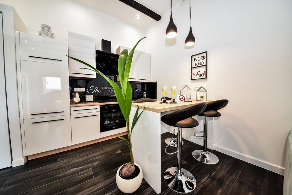 Coffee/tea facilities, Dining area
