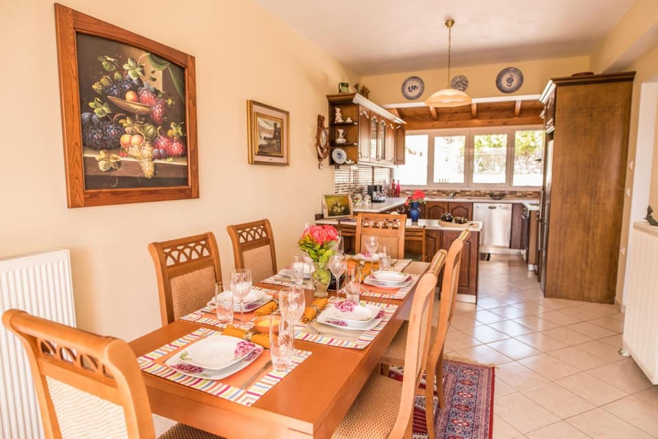 Coffee/tea facilities, Kitchen or kitchenette, Dining area