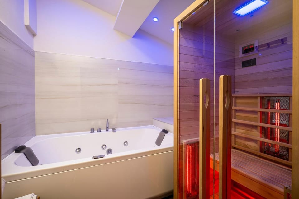 Hot Tub, Sauna, Sauna