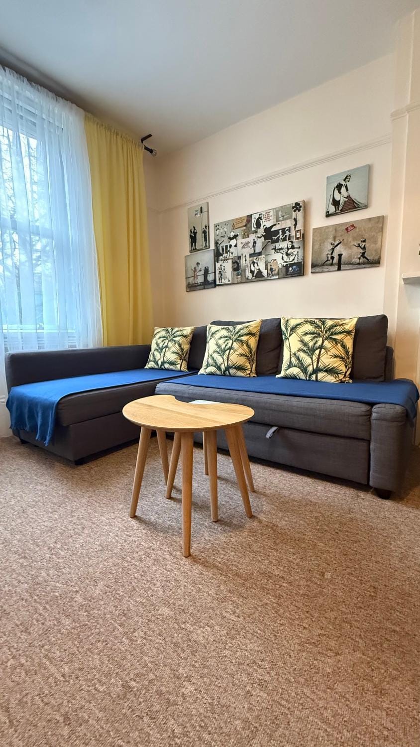 Central Located One Bedroom Apt Apartment in Bristol