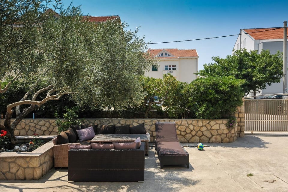 Location, children, Family