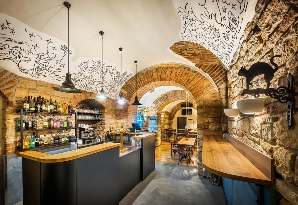 Restaurant/places to eat, Food and drinks