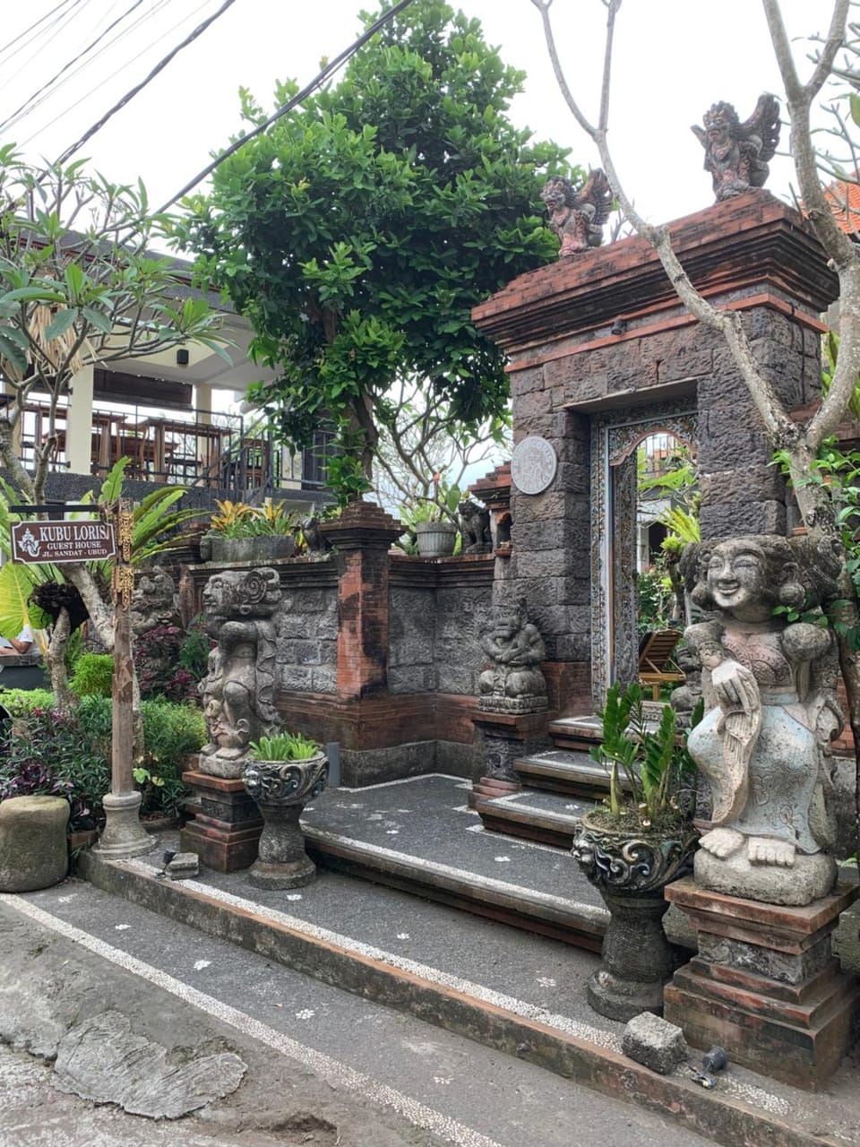 Facade/entrance