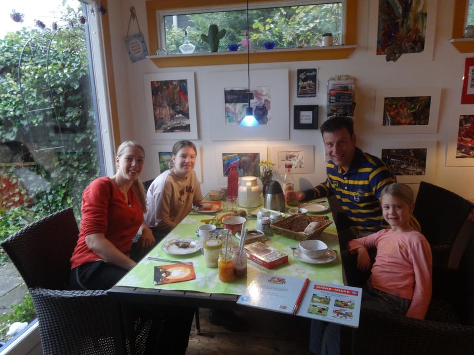 People, Continental breakfast