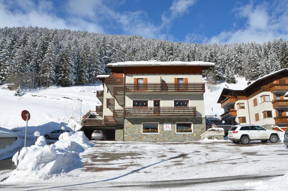 Facade/entrance, Winter, On site