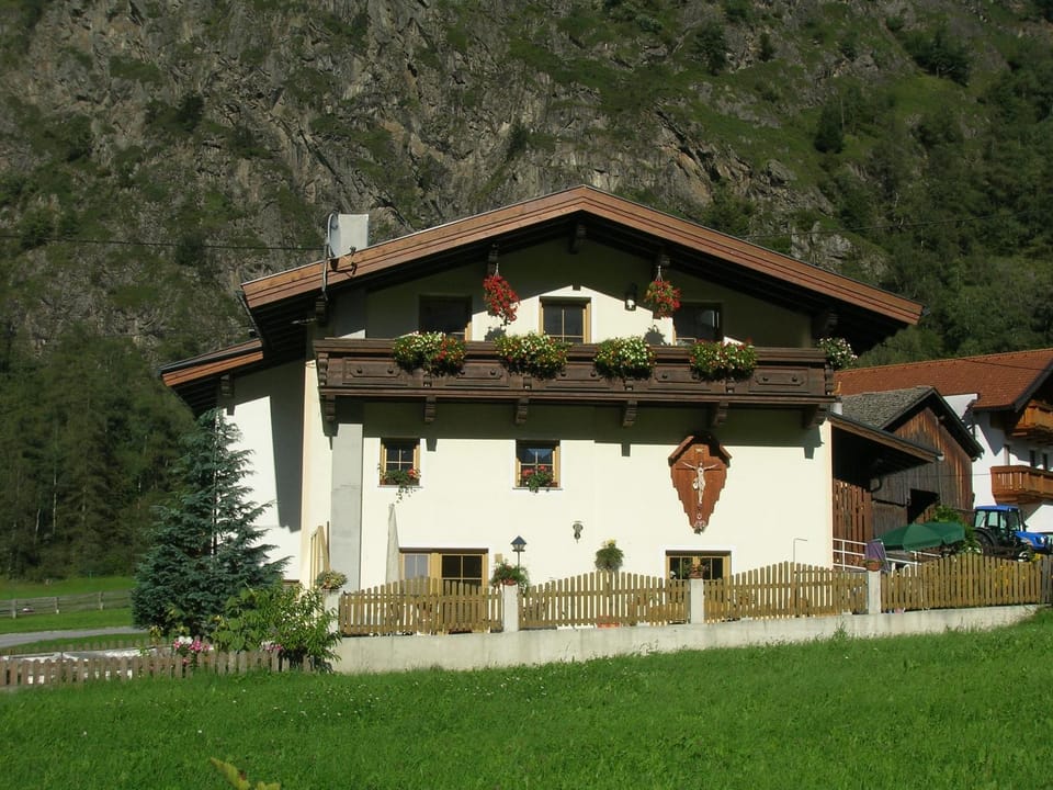 Facade/entrance, Summer