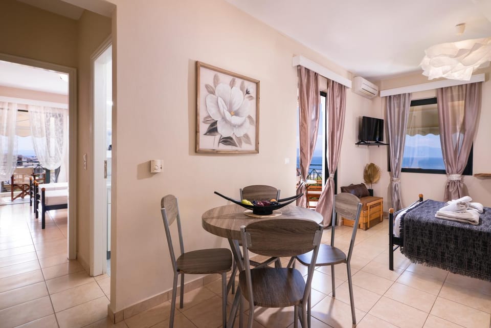 View (from property/room), Photo of the whole room, Decorative detail