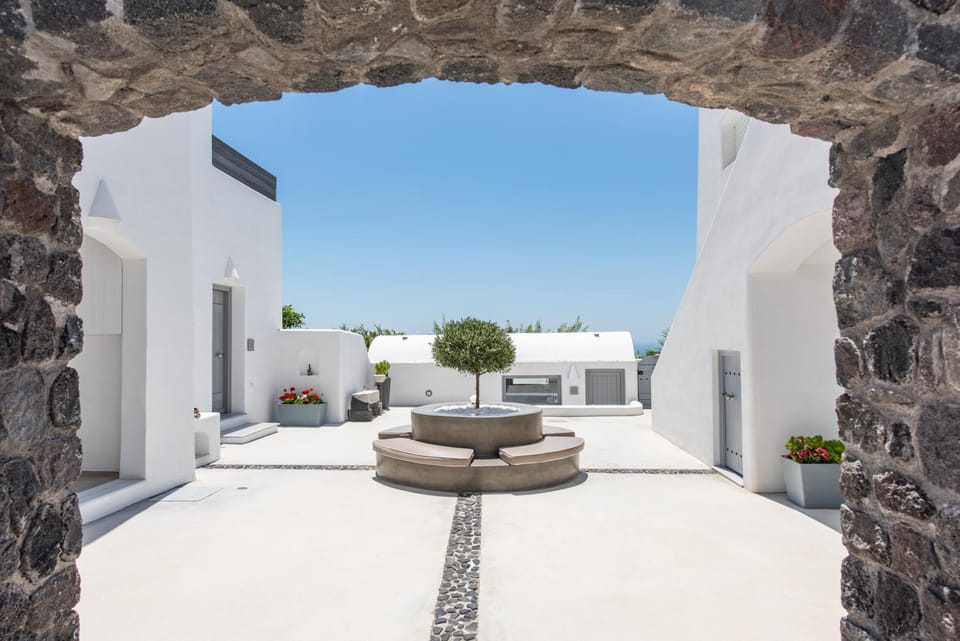 White Harmony Suites Apartment in Megalochori