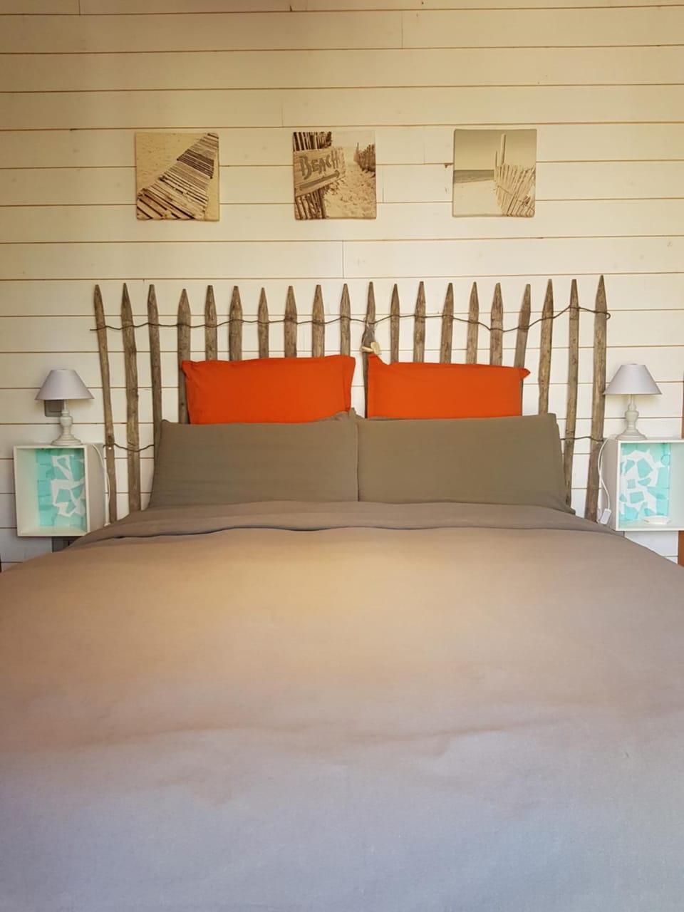 Bed, Decorative detail, Bedroom