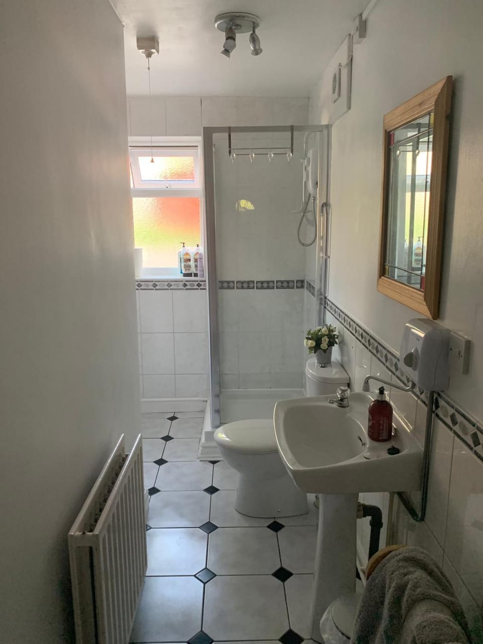 Sunny Garden WFH Retreat with Private Entrance and Parking near NEC BHX JLR Vacation rental in Solihull