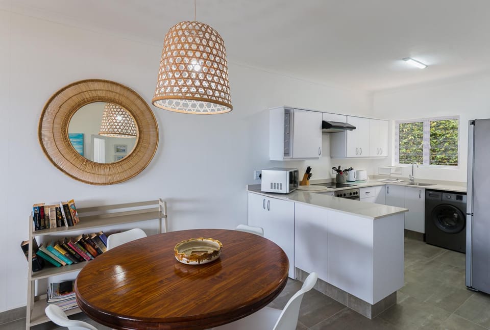 Dining area, minibar, pet friendly, stove, toaster