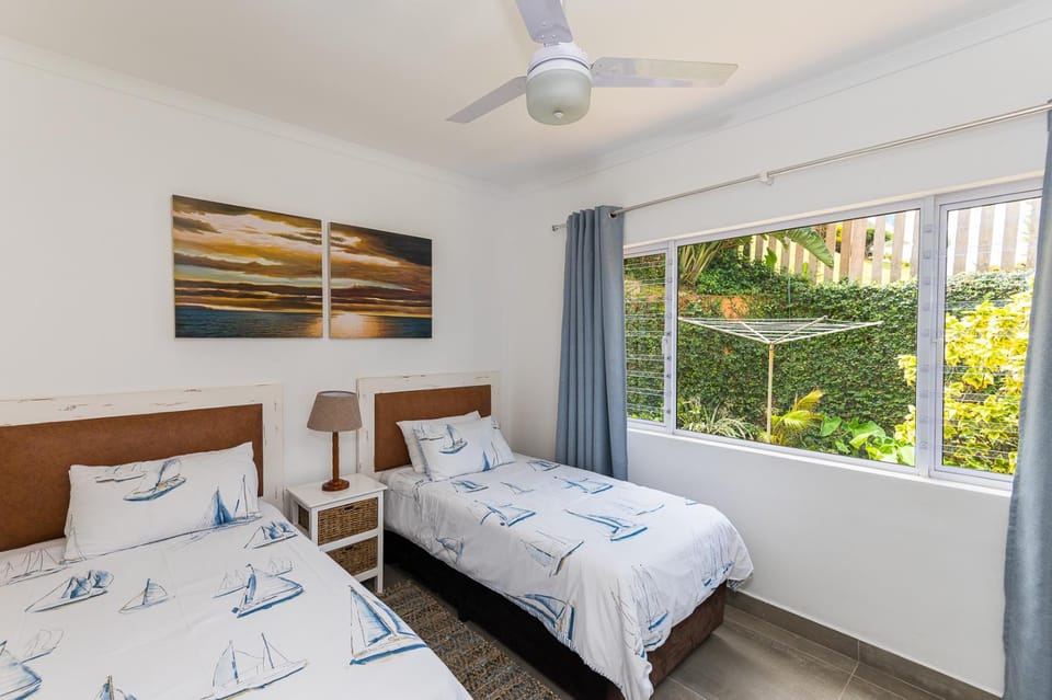 Bedroom, fireplace, towels