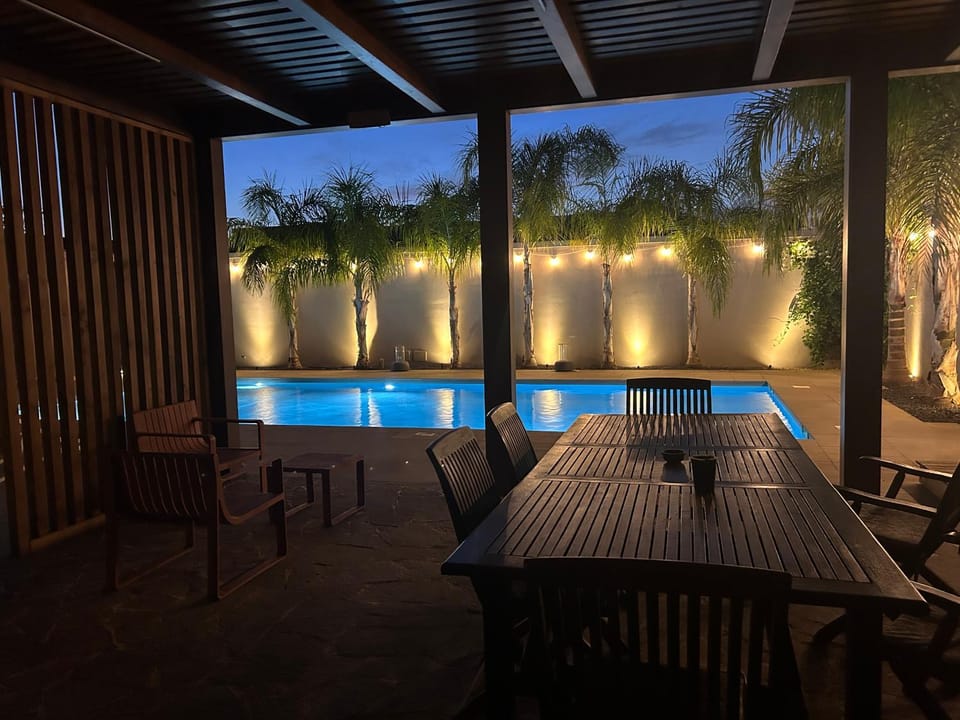 Dining area, Pool view