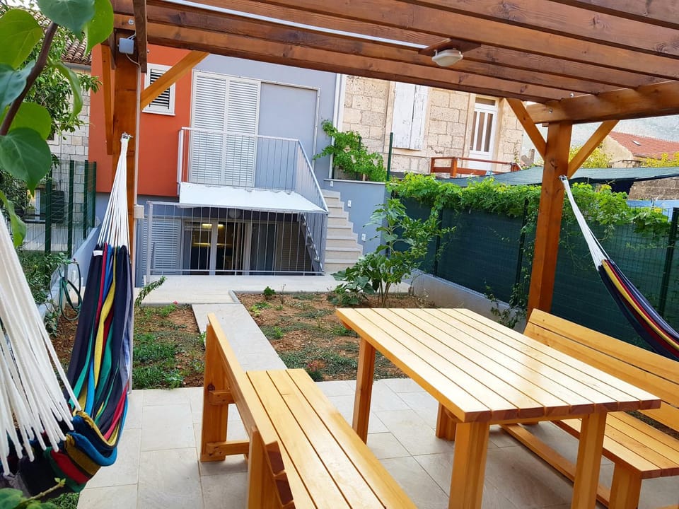 Property building, Day, Garden, Garden view