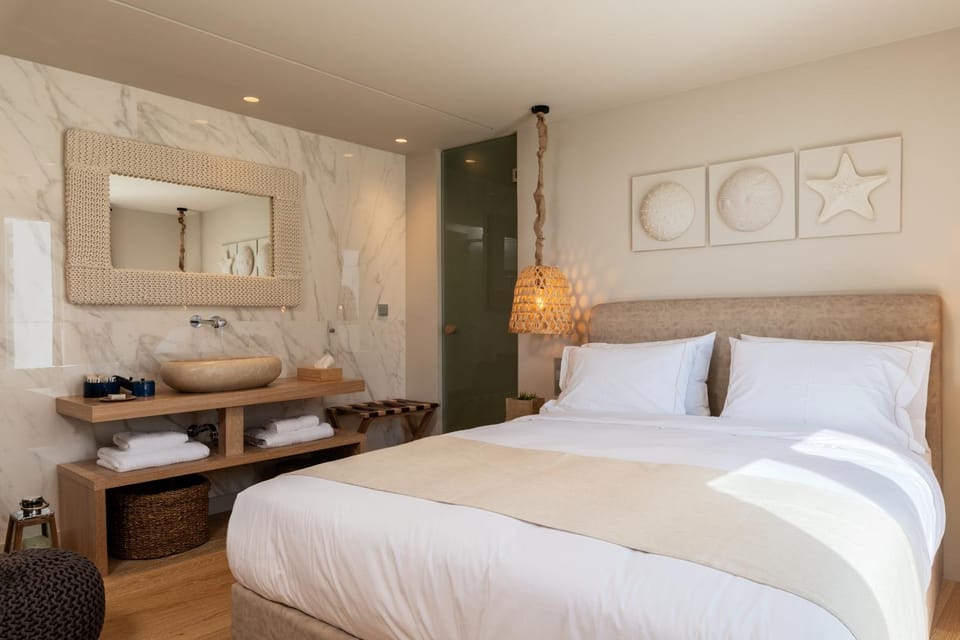 Shower, Bed, Photo of the whole room, Bedroom, wardrobe