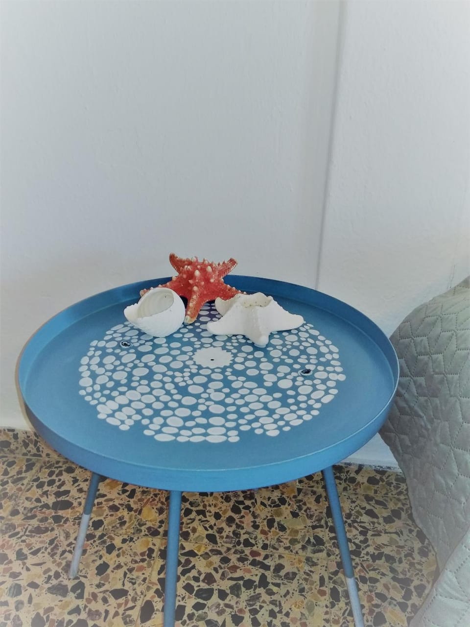 Photo of the whole room, Decorative detail