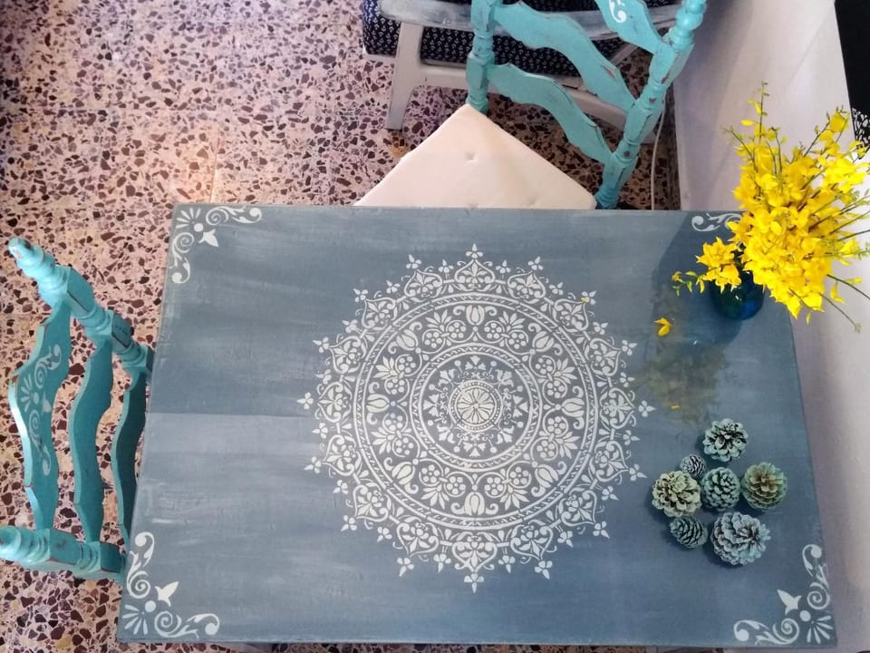 Photo of the whole room, Decorative detail