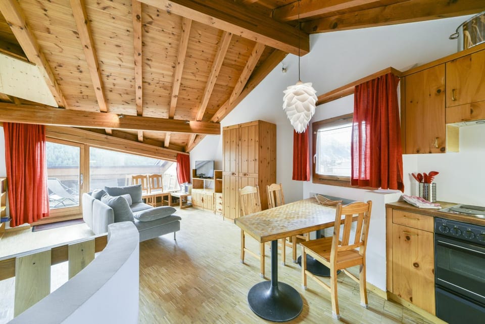 Chesa Pitz Alv - Pontresina Apartment in Samedan