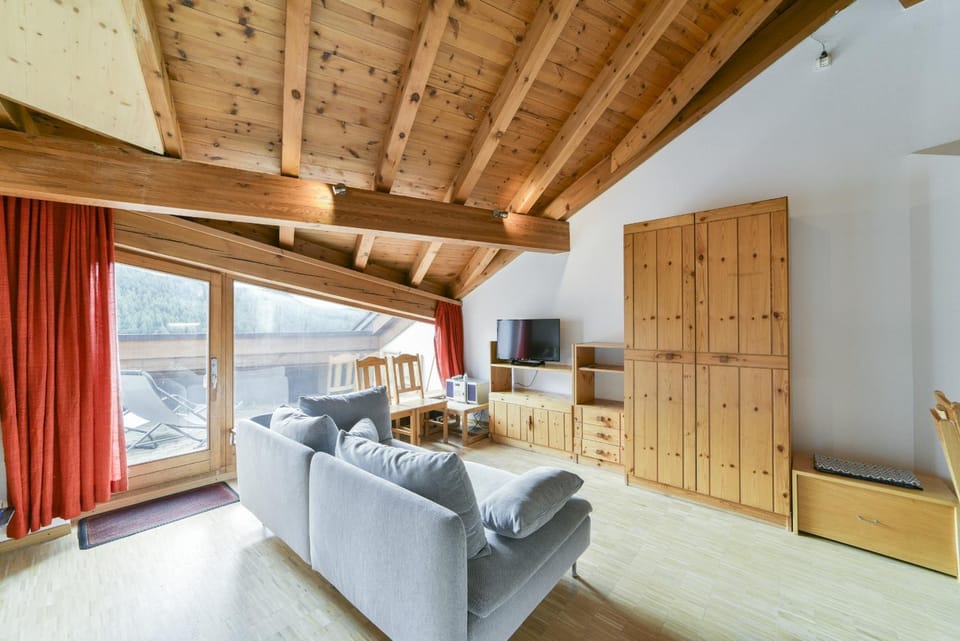 Chesa Pitz Alv - Pontresina Apartment in Samedan