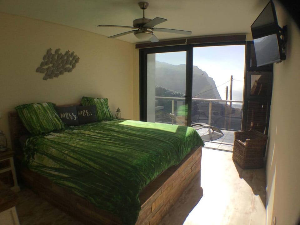 Guesthouse-TheView Bed and Breakfast in Madeira District