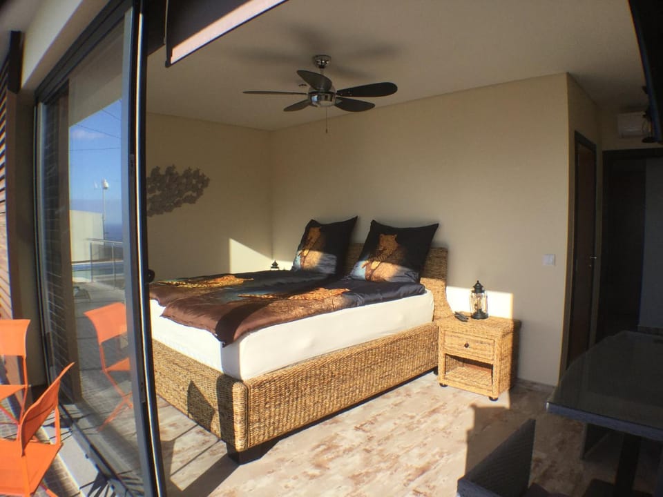 Guesthouse-TheView Bed and Breakfast in Madeira District