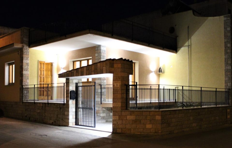 Facade/entrance, Garden, Balcony/Terrace