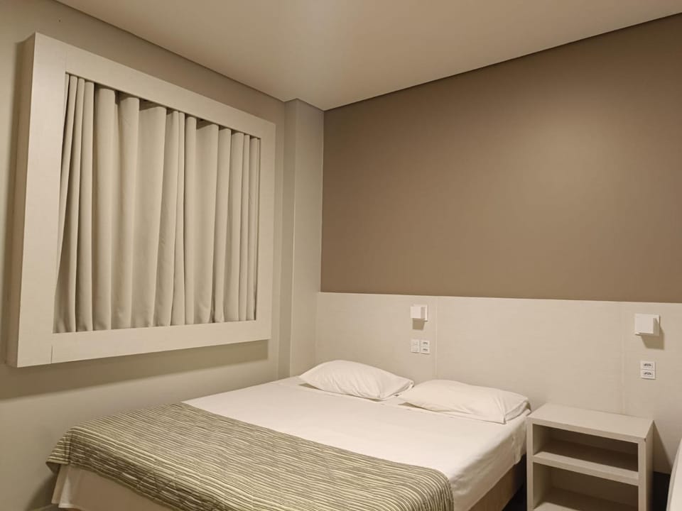 Bed, Bedroom, internet, air conditioner