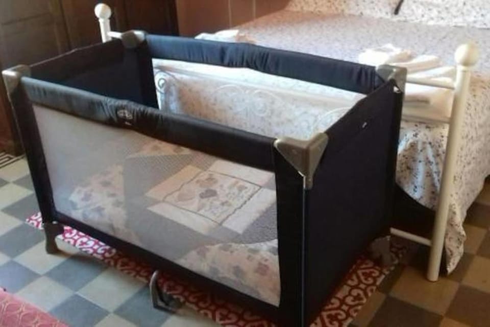 Bedroom, cot