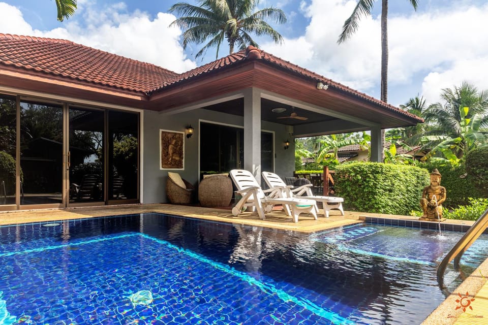 Property building, Garden, Pool view, Swimming pool, Quiet street view