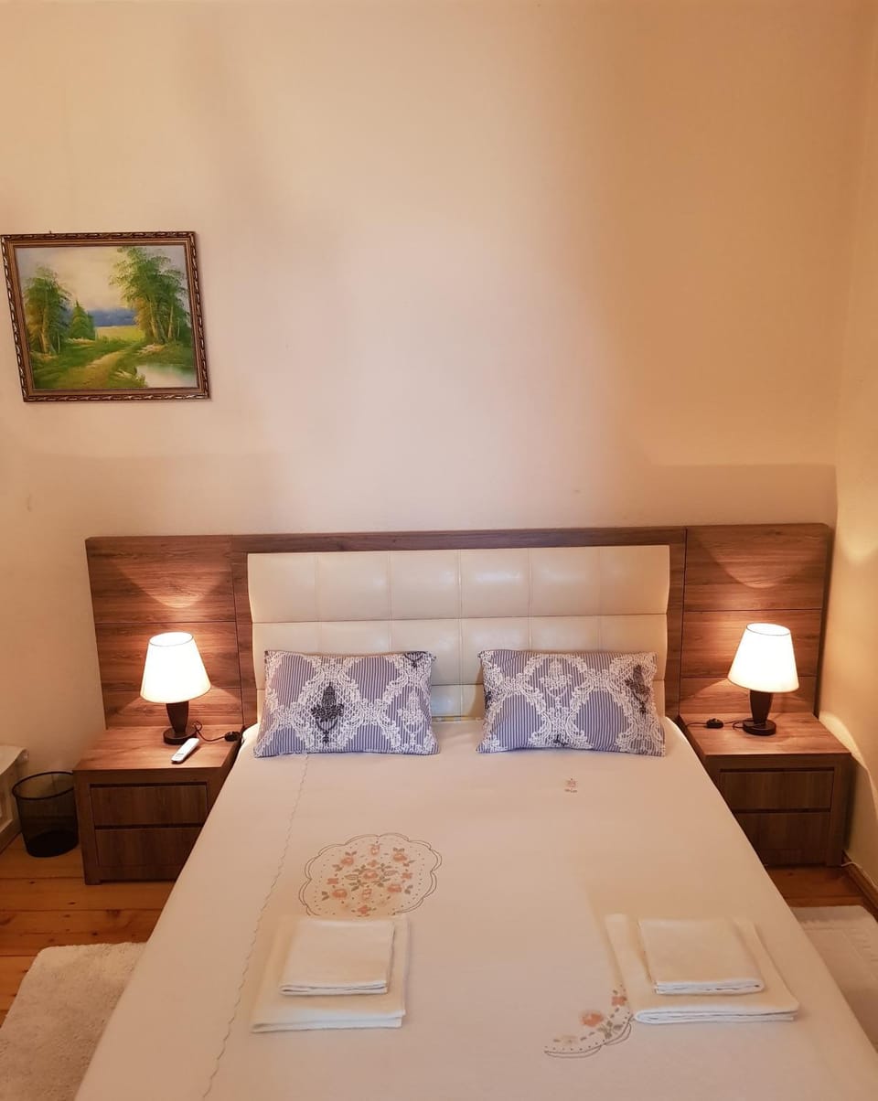 Living room, Photo of the whole room, Bedroom