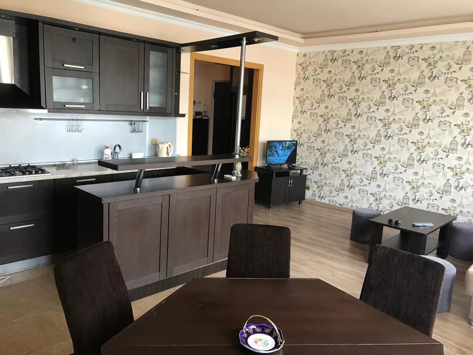 Kitchen or kitchenette, Living room