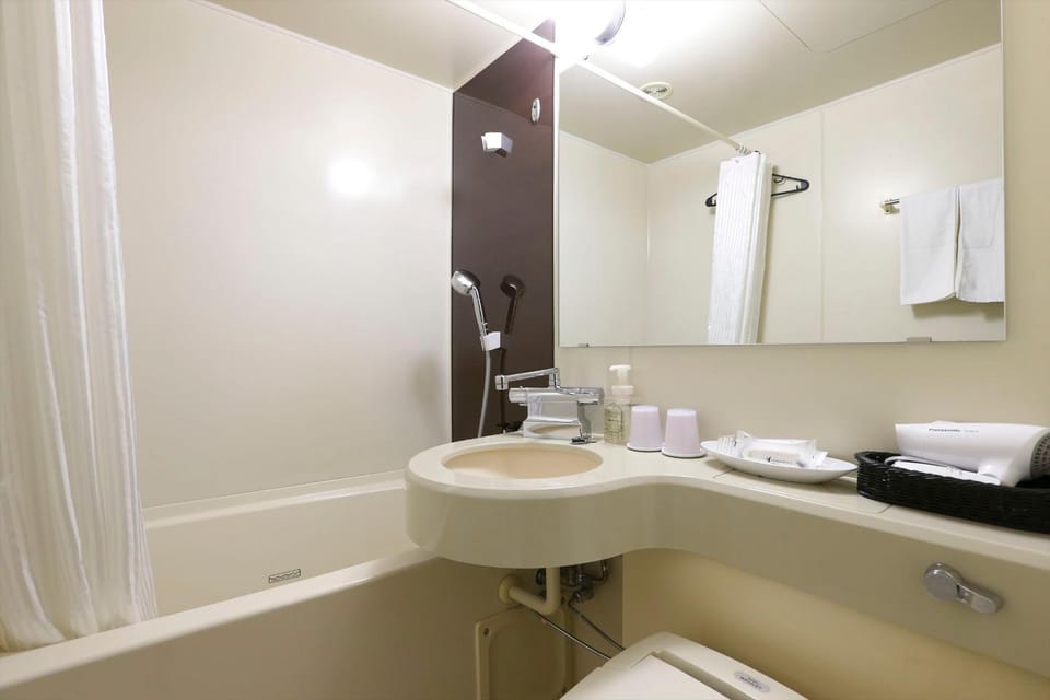 Shower, Toilet, Bathroom, Bath, towels