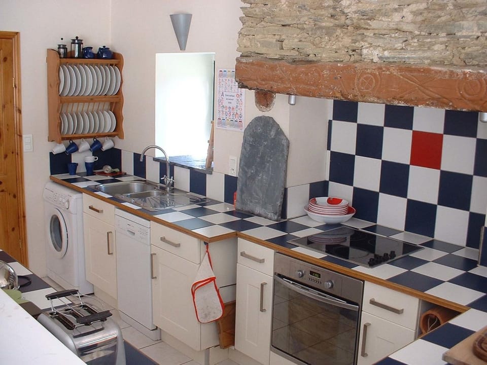 Coffee/tea facilities, Kitchen or kitchenette, Photo of the whole room