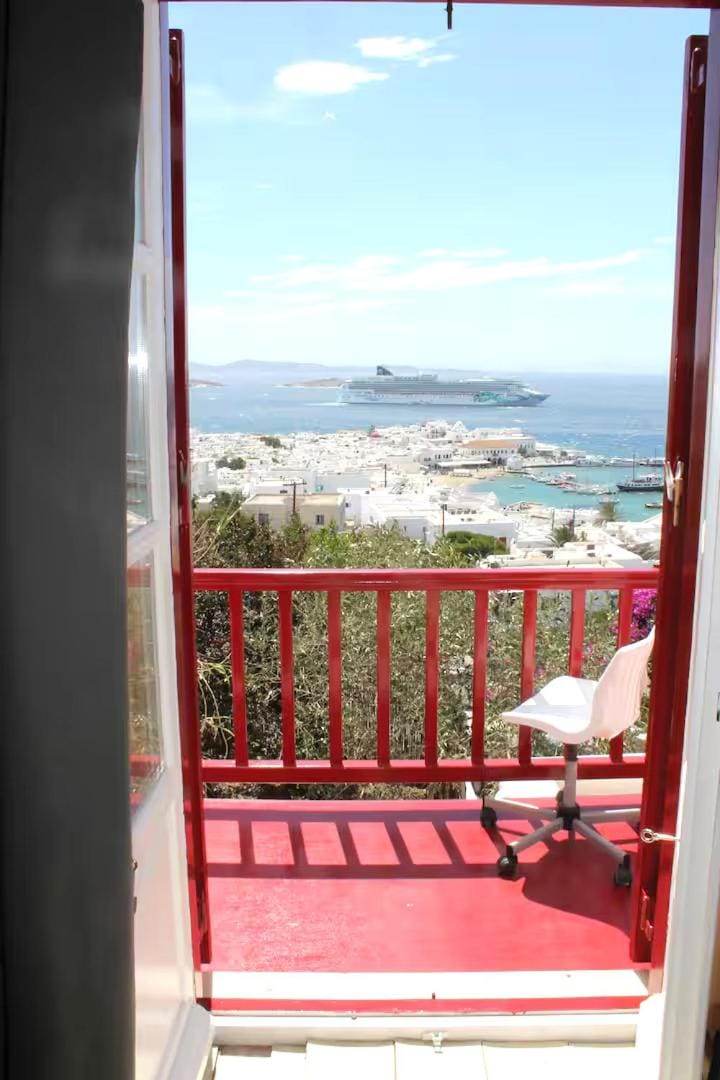 The Best Town View Apartment in Mykonos