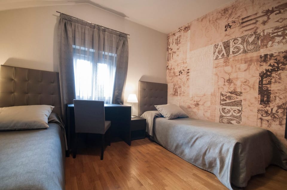 Bed, Photo of the whole room
