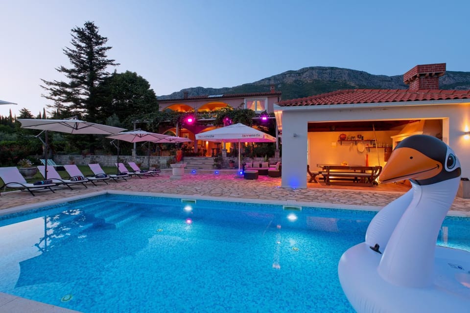 Swimming pool