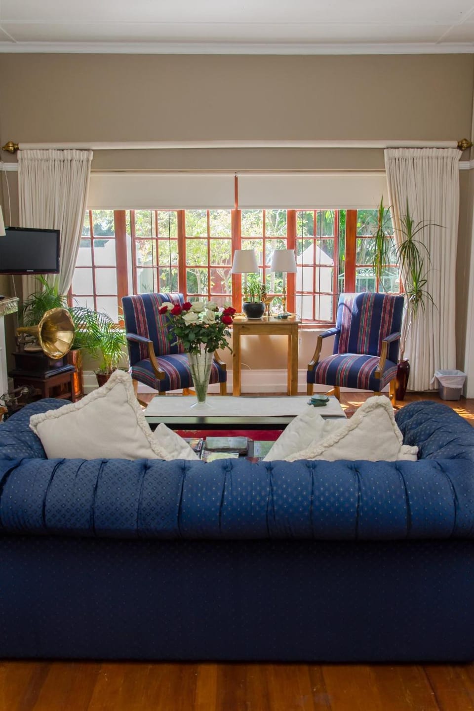 Communal lounge/ TV room